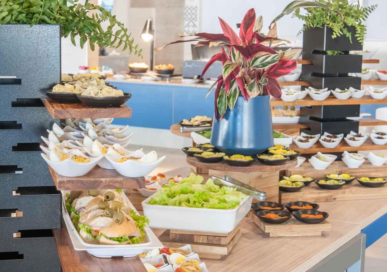 Enjoy Solar Das Aguas Park Resort Olimpia Exterior photo A buffet at a hotel